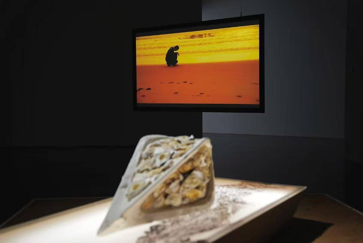群展《细觉慢咽》